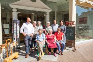 Begeistert von der Vielfalt der Angebote im Kaufhaus Bähr